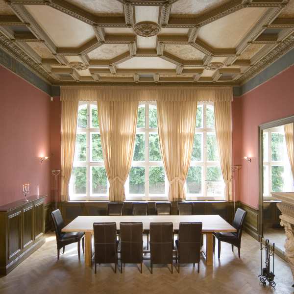 .radix | Slo1 | Stiftung Genshagen Konferenzraum und Konferenztisch für Staatsbesuche in Eiche massiv .radix | Slo1 | Stiftung Genshagen Konferenzraum und Konferenztisch für Staatsbesuche in Eiche massiv 1