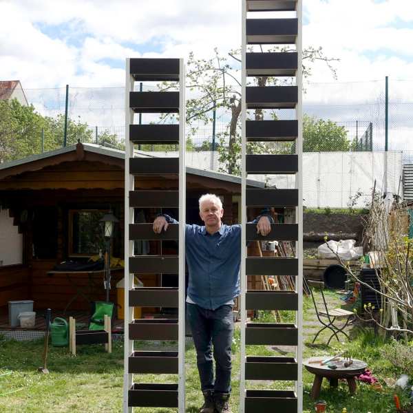 .radix | »Bloomtown« | Frank Radix bei der Aufstellung der gARTen-Installation für 48h Neukölln 2020 radix | »Bloomtown« | Frank Radix bei der Aufstellung der gARTen-Installation für 48h Neukölln 2020