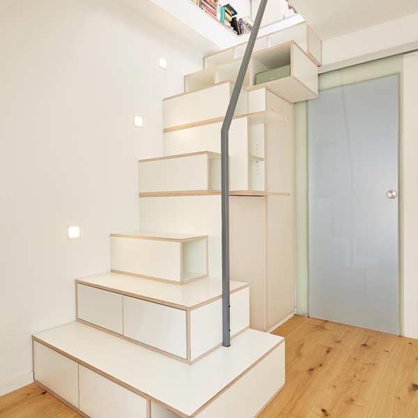 radix - Hart46 - Raumspartreppe mit Kleiderschrank, Multiplex Birke filmbeschichtet, Dekorspan Champagner, Handlauf Stahl, Schiebetür Glas satiniert – WERKZEG Design Preis 2021 (Silber) radix - Hart46 - Raumspartreppe mit Kleiderschrank, Multiplex Birke filmbeschichtet, Dekorspan Champagner, Handlauf Stahl, Schiebetür Glas satiniert – WERKZEG Design Preis 2021 (Silber) 1