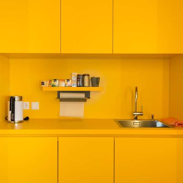 .radix | Boarding House | Einrichtung – Dekorspanplatte, multiplex weiß, Nußbaum furniert .radix | Boarding House | Einrichtung – Dekorspanplatte, multiplex weiß, Nußbaum furniert 9