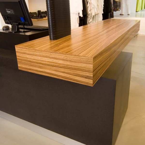 .radix | Verkaufssprungbrett | Tresen für Evelin Brandt, MDF schwarz durchgefärbt, Zebrano furniert .radix | Verkaufssprungbrett | Tresen für Evelin Brandt, MDF schwarz durchgefärbt, Zebrano furniert 5