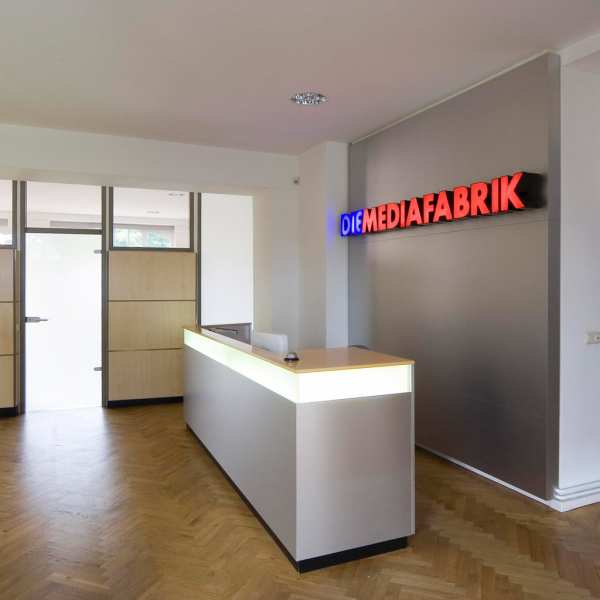 .radix | Bru156 | Büroeinrichtung und Empfangstresen in Ahorn Dekor .radix | Bru156 | Büroeinrichtung und Empfangstresen in Ahorn Dekor 1