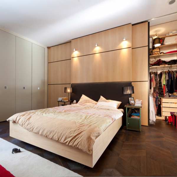 .radix | St22 – Schlafzimmer und Wandverkleidung mit integriertem Kleiderschrank in Ahorn furniert .radix | St22 – Schlafzimmer und Wandverkleidung mit integriertem Kleiderschrank in Ahorn furniert 2