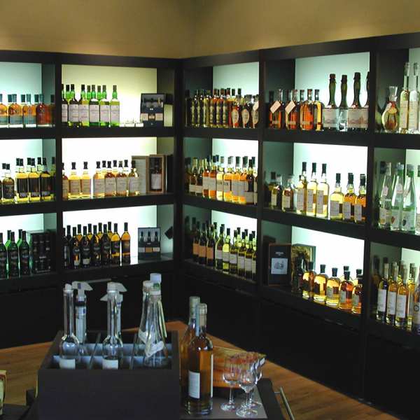 .radix | Cla333 | Geschäftseinrichtung, Weinregal in MDF lackiert mit Beleuchtung und Polstermöbel in Thermo-Esche und Kvadrat Stoffe .radix | Cla333 | Geschäftseinrichtung, Weinregal in MDF lackiert mit Beleuchtung und Polstermöbel in Thermo-Esche und Kvadrat Stoffe 4